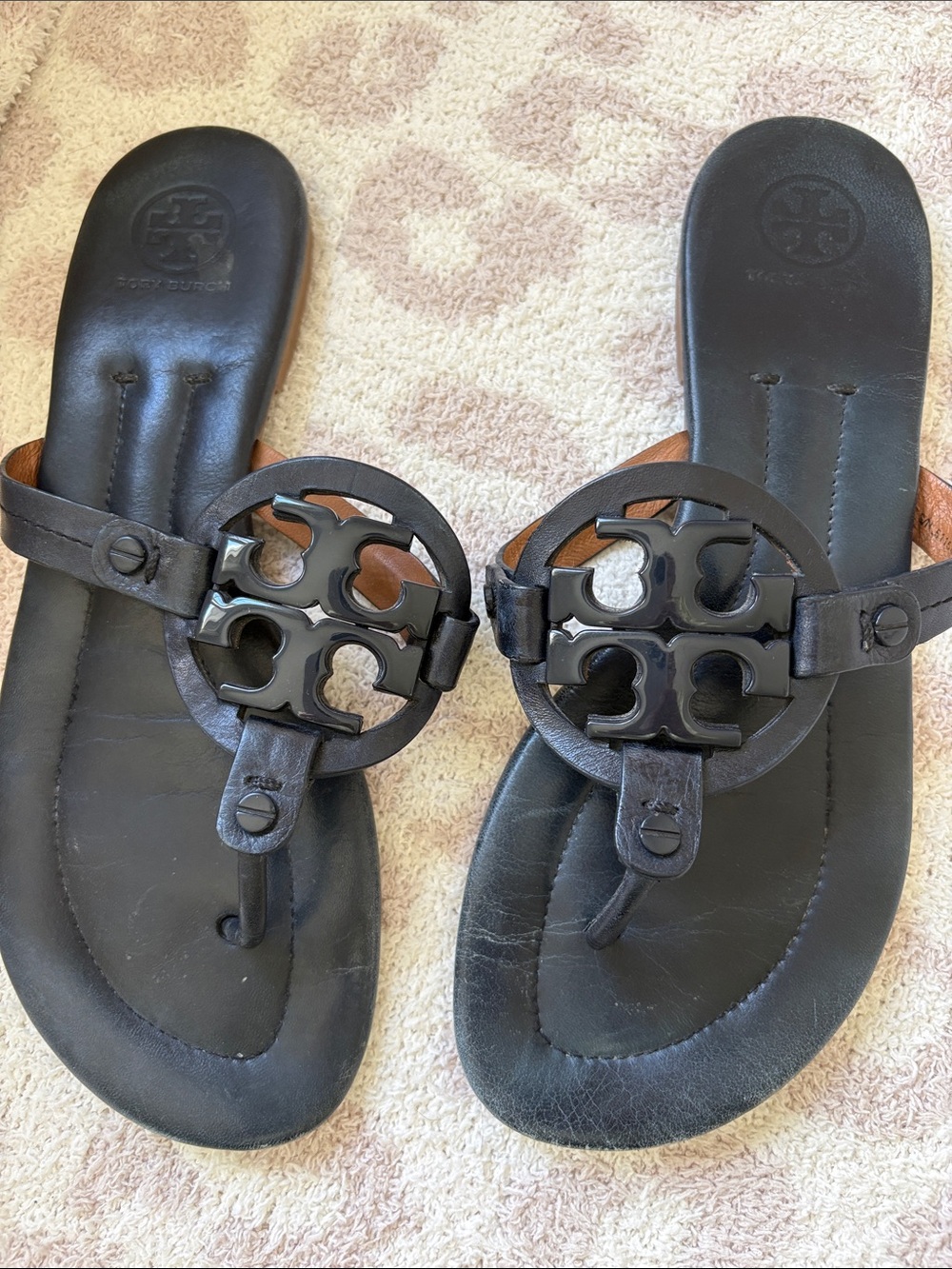 Tory Burch Black Miller Logo Leather Thong Sandals - Patent Medallion
